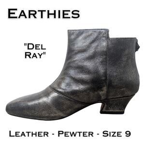 Earthies Del Ray Leather Pewter Gray Metallic Ankle Boots Distressed Size 9
